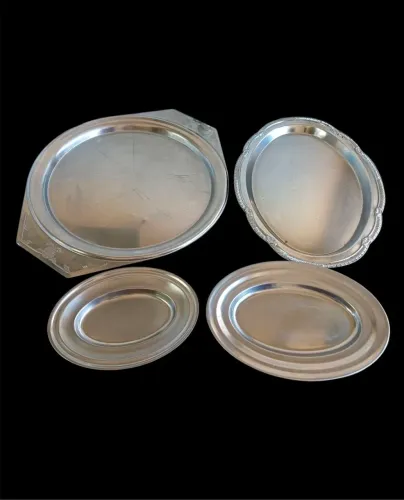 Lote de 4 peças em aço inox de alta resistência, ideal para serviço e decoração