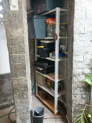 Estante de ferro