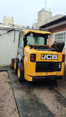 Locação de mini carregadeira JCB190