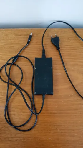 Carregador de notebook Vostro (Dell) de led azul