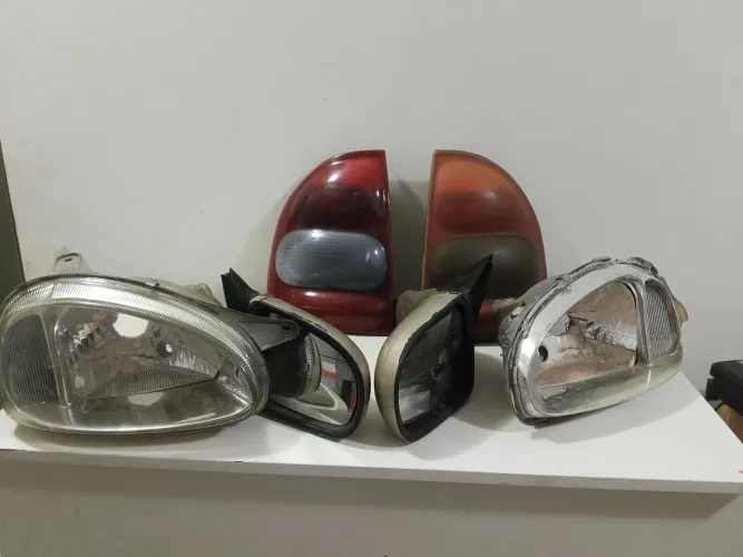 Vendo Kit Farol Dianteiro e Traseiro Corsa Sedan 2007