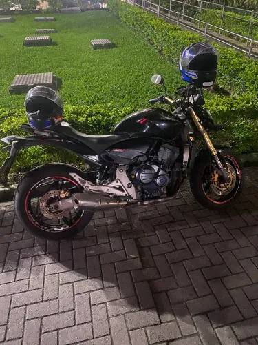 CB600F HORNET ANO 2009 (Dispenso curioso)
