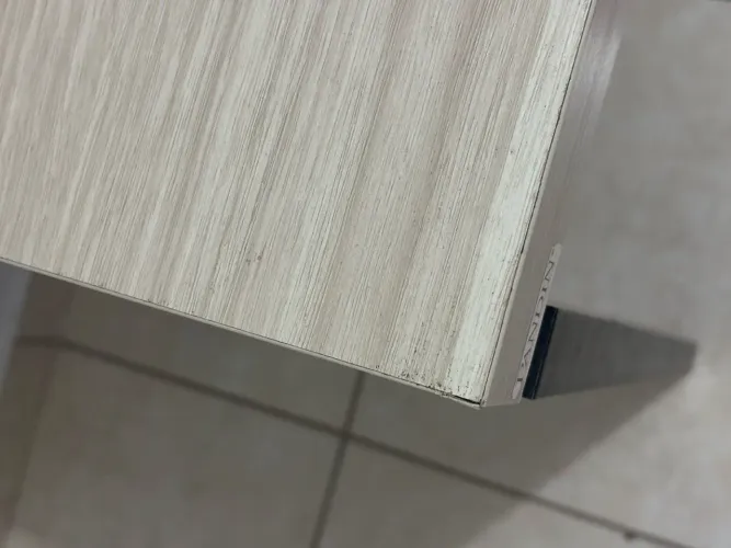 Mesa 1,20x60 com uma quina feia