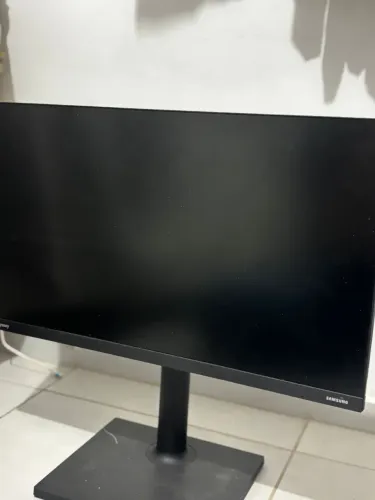 Monitor Samsung Odyssey G3 144 Hz - liga, sem vídeo - ideal para conserto ou peças.
