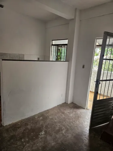 ALUGO CASA 1 QUARTO NO TEIXEIRAS