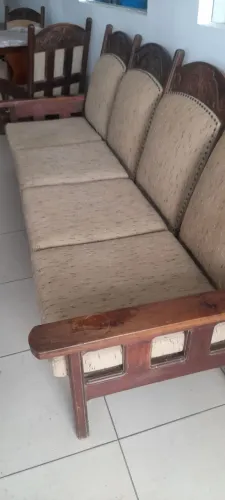 Conjunto sofa madeira com duas poltronas 