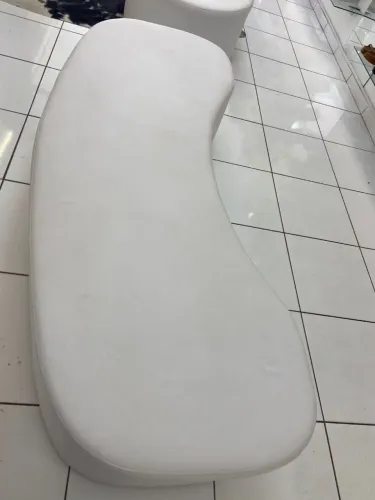 Sofá/ Puff orgânico grande em courino