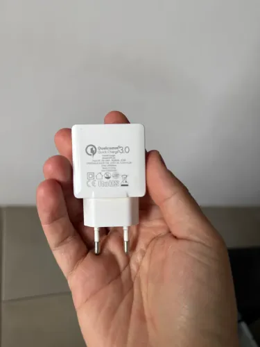 Fonte carregamento rápido Baseus 18w