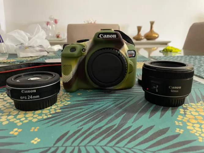 Câmera Canon T6 com lentes 50mm e 24mm