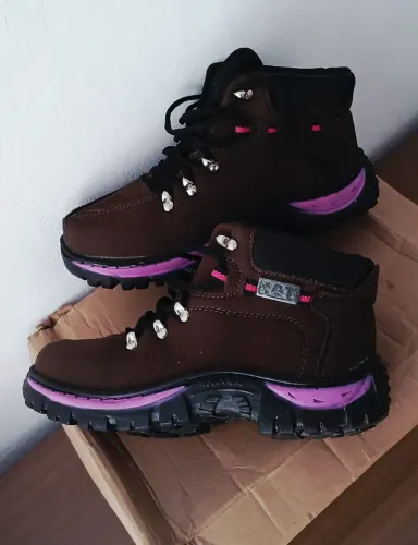 Bota e Tênis Novos