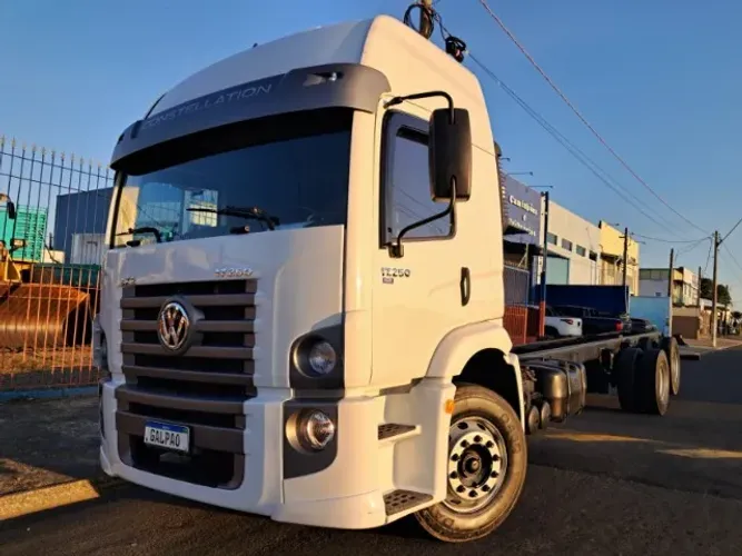 VW 17.250 C.Leito 6X2 Chassis - (2010)