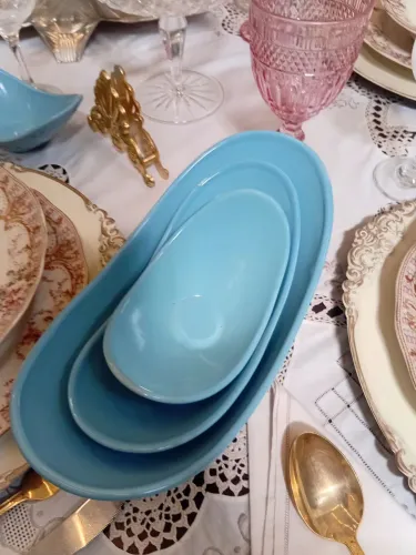 Travessa em porcelana formado em canoa