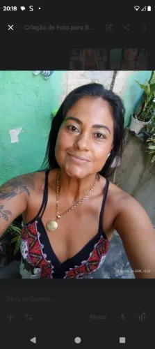 Trabalho como doméstica, faço faxina.