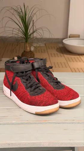 Tenis Nike Air Force 1 flyknit mid vermelho / preto - 41