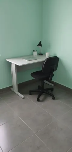 Mesa e cadeira giratória para casa ou escritório