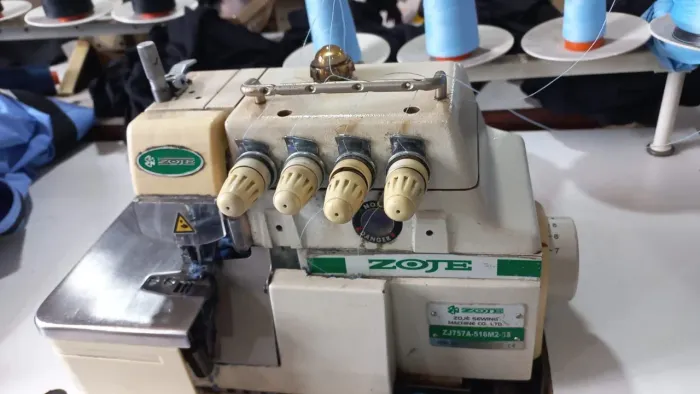 Máquina de costura interlok zoje