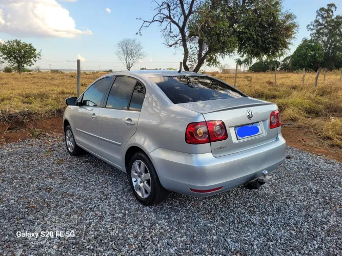 Volkswagen Polo Sedan 1.6 MI Total Flex 8V 4P 2013