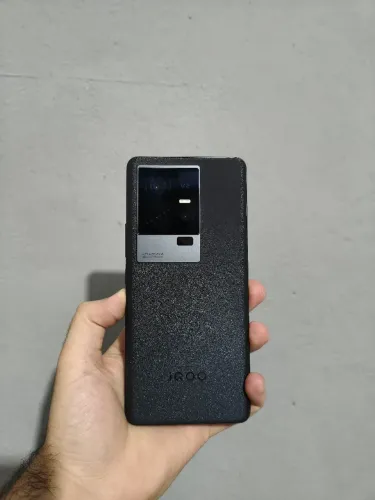 Smartphone vivo IQOO 11, 5G, 256GB, 8 GB RAM.