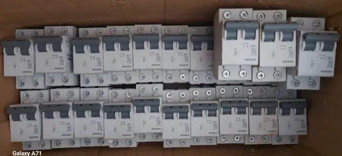 40 Disjuntores bipolares 20A Marca Siemens