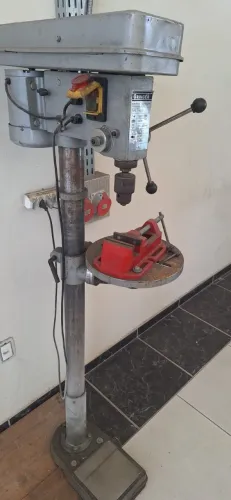 Furadeira de coluna