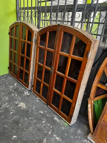 Porta e janelas madeira maciça