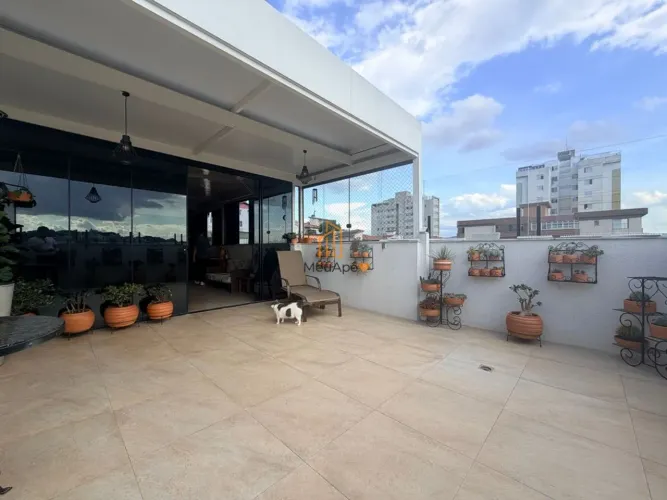 Cobertura com elevador e linda vista panorâmica no Padre Eustáquio!