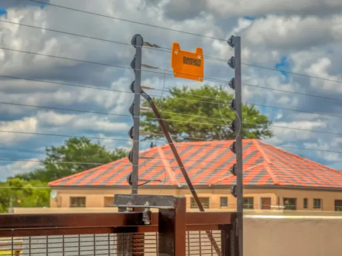 Sistema de cerca elétrica convencional e monitorada JLF, Intelbras 