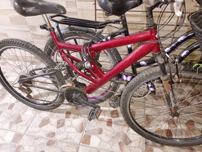 Vende se uma bicicleta de macha
