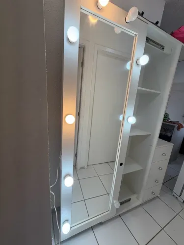 Vendo Closet Camarim,guarda objetos e com gavetas