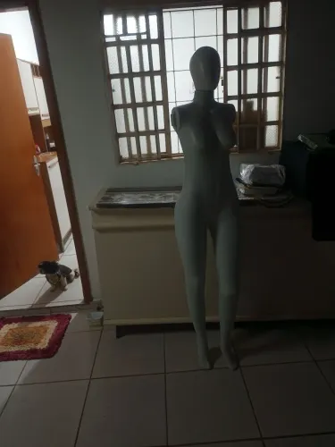 Vendo 7 manequins para coloca roupa para vende em lojas