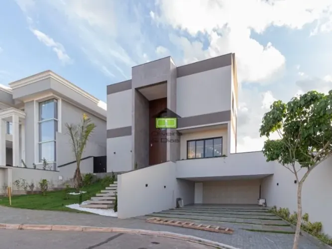 Casa em condomínio, moderna, nova, próxima a Granja Viana.