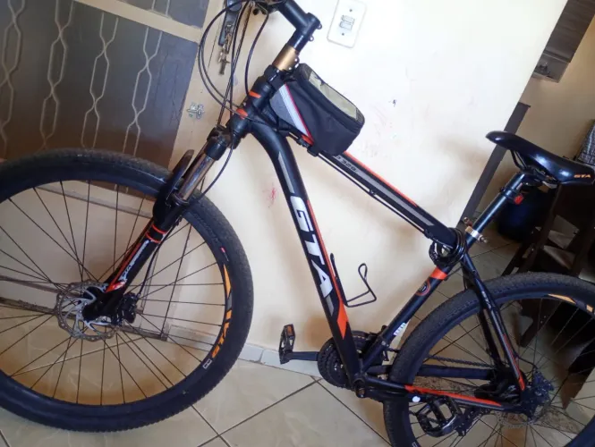 Bicicleta GTA aro 29 freios hidráulicos