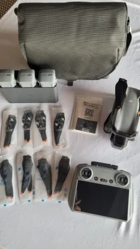 Drone DJI Air 3 Fly More Combo Excelente