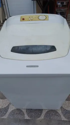 Máquina de lavar roupas 110 vts em ótimo funcionamento 