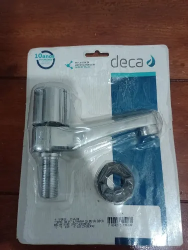 Torneira para lavatório de mesa bica baixa DECA cromada.