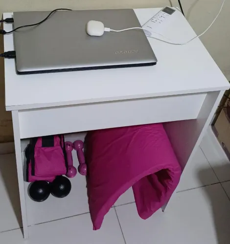 Mesa de estudo pequena