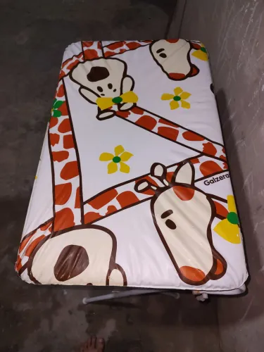 Mesa para bebe, banheira e trocador infantil