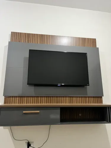 Painel suspenso para tv com led