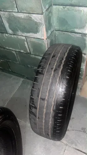Vendo pneus semi-novos