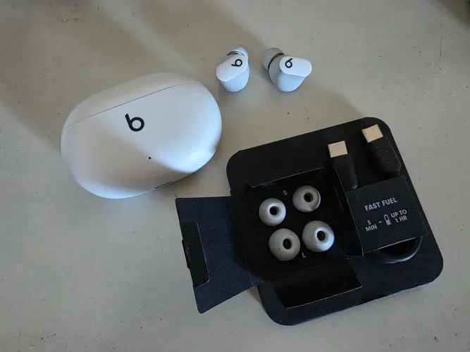 Beats Studio Buds fone de ouvido