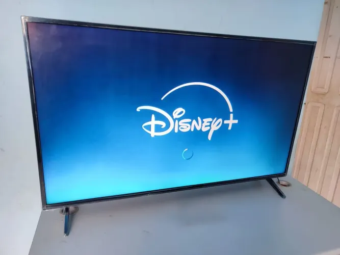 Smart tv 43 Full HD Modelo Novo aceito cartão Faço entrega 