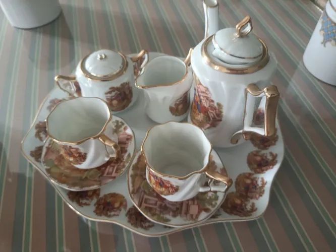 Mini conjunto p/ Chá de porcelana, antigo 