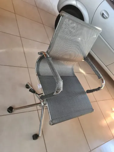 ? Cadeira de Escritório Giratória - Moderna, Confortável e Resistente