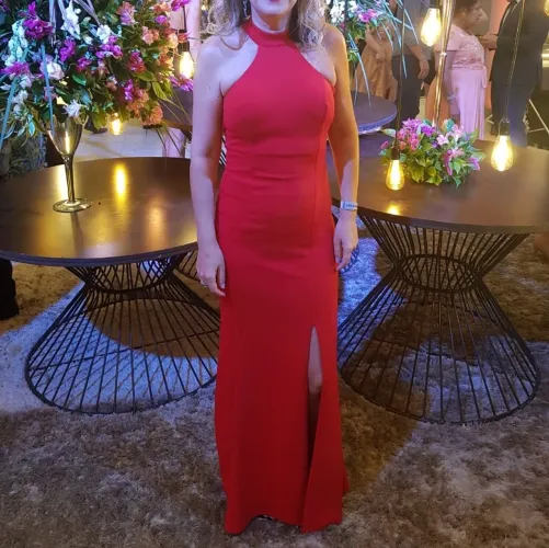 Vestido Longo modelo sereia na cor Vermelha