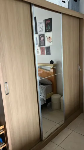 Guarda roupa porta de correr