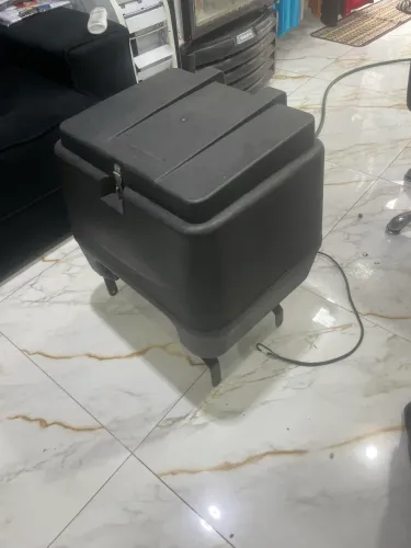 Baú 90 litros , já com suporte para moto