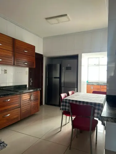 Alugo apartamento de 188m² no Ed. Angelus Di Cavalcanti localizado na Batista Campos - R$