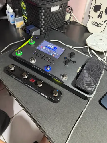Vendo/troco Pedaleira Mooer GE1000 zero na caixa 