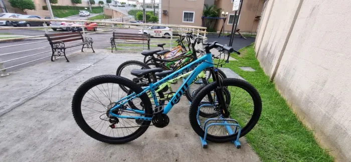 Bicicleta Aro 29 semi nova.