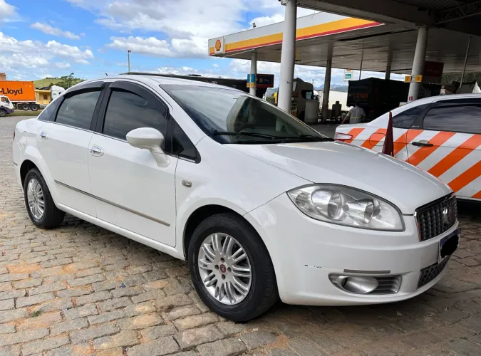 Fiat Linea Essence Dualogic 1.8 Flex 16V 4P 2012